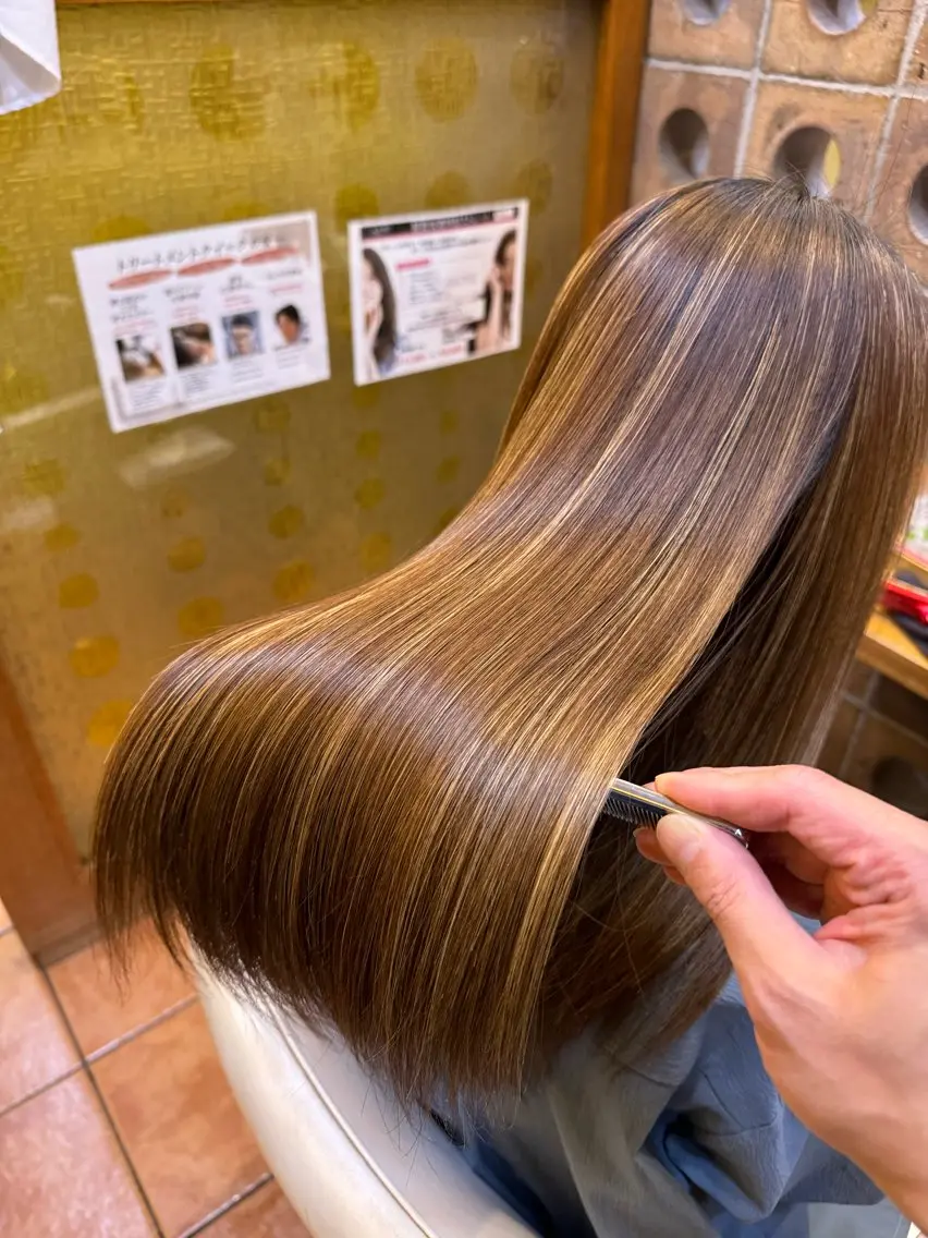 ロング カラー カット ヘアカラー トリートメント 【髪質改善特化】 艶髪/透明感カラーのヘアスタイル