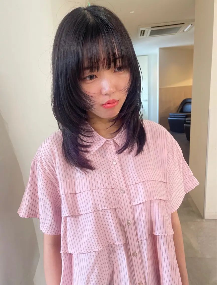 ミディアム カラー ミディアムレイヤー ブリーチ ケアブリーチ デザインカラー インナーカラー カット ヘアカラー トリートメント MIU/ルーツカラー 顔まわりレイヤーのヘアスタイル