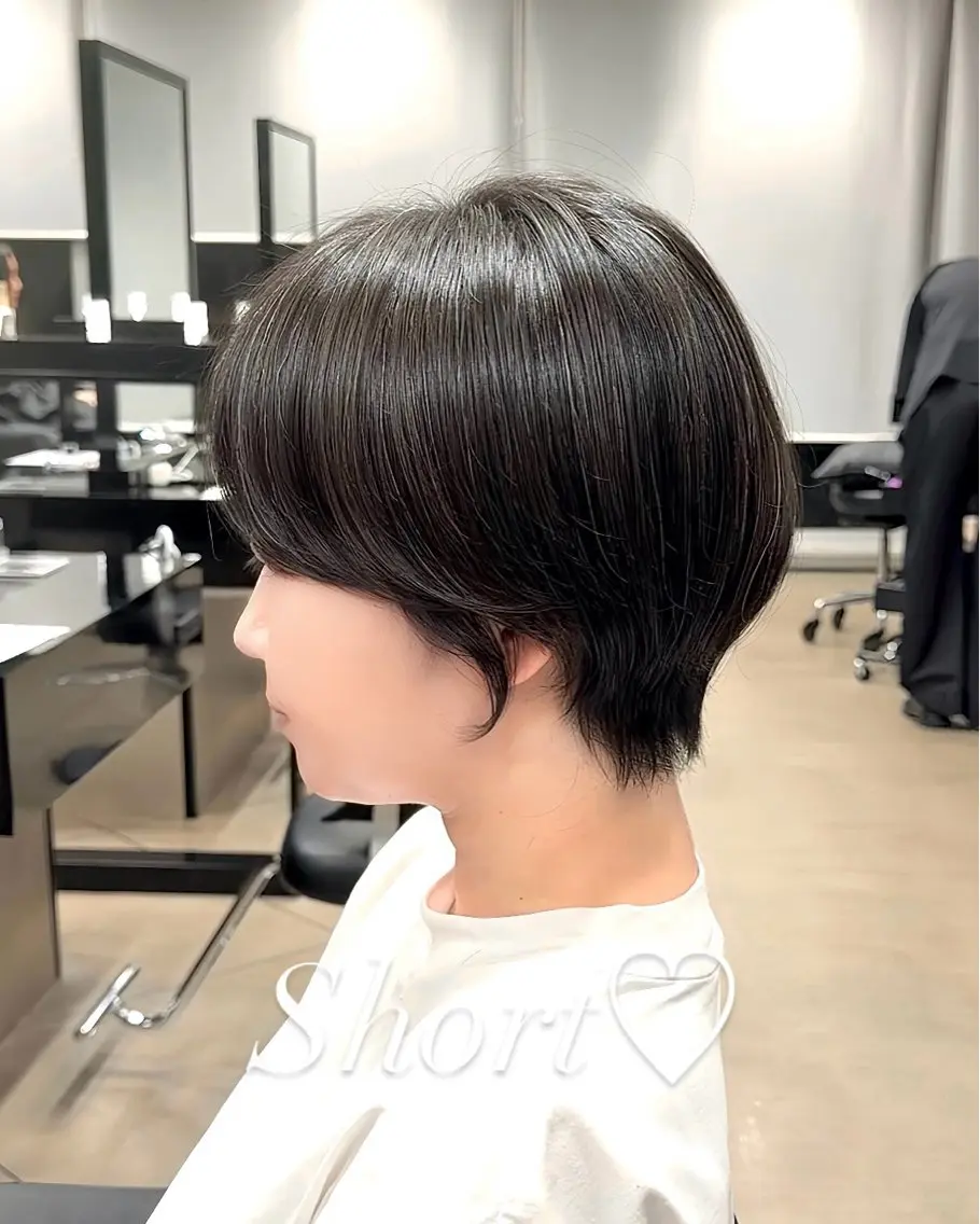 ショート ura/茶屋町/ショ ート/クロスパーマのヘアスタイル