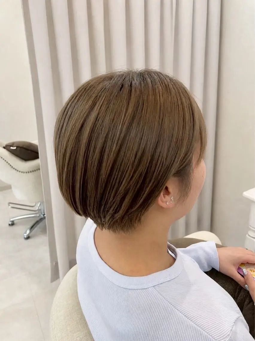 ショート カラー 大谷 真央のヘアスタイル