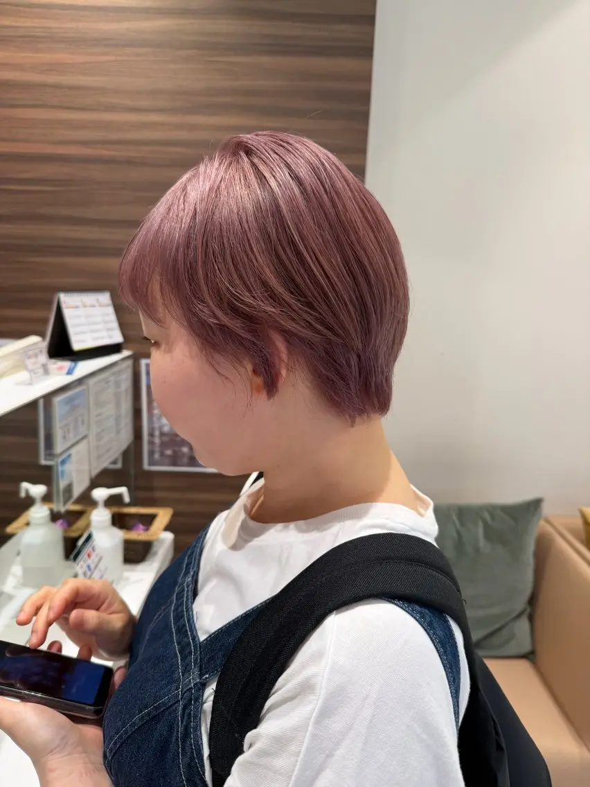 ショート カラー ベージュカラー ピンクカラー ピンクベージュ ヘアカラー トリートメント ハイトーンカラー☁️ 西條 楓花のヘアスタイル