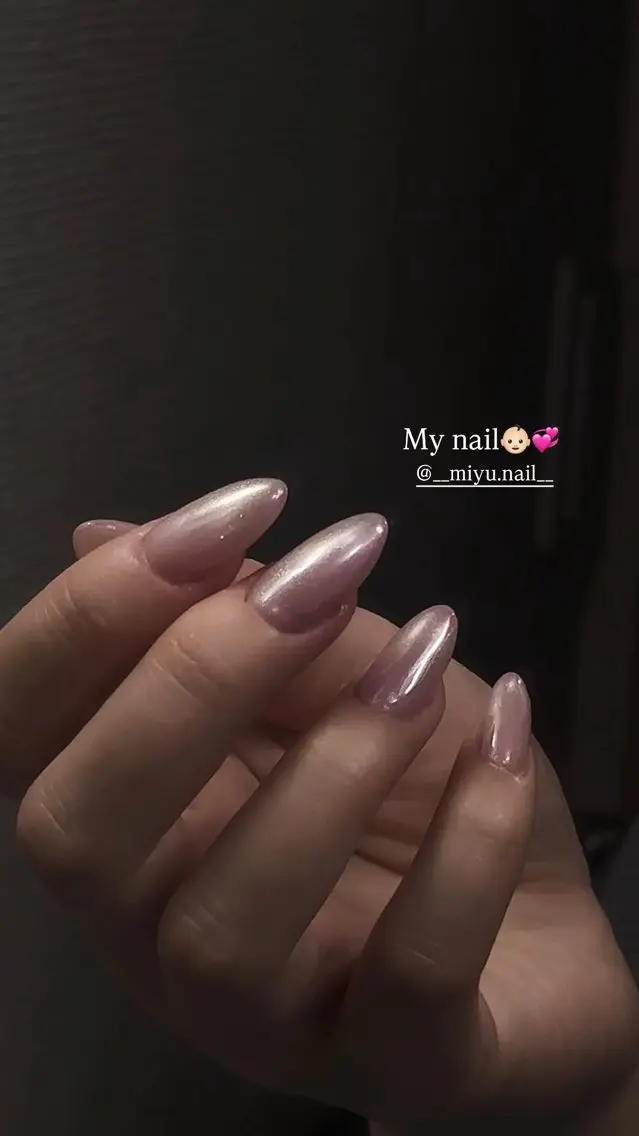 ネイル ミラーネイル ピンク miyu 🐰のネイルデザイン