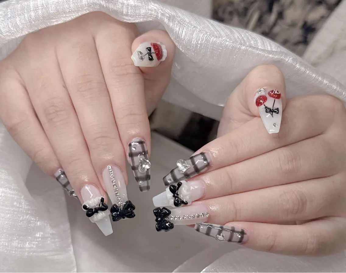 ネイル 長さ出し グラデーション 卒業式 キラキラネイル マグネットネイル ハンドネイル Lee Nailsのネイルデザイン