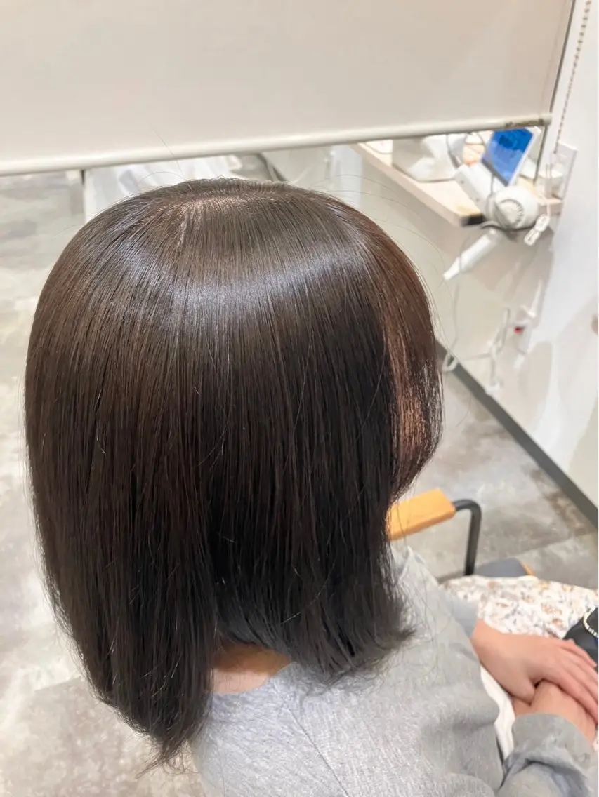 ミディアム アッシュ 浜田 希々香のヘアスタイル
