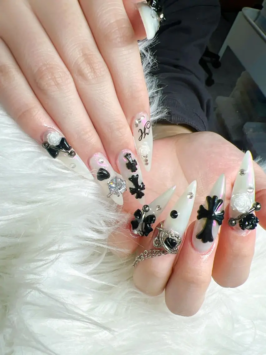 ネイル チークネイル フレンチネイル キラキラネイル 韓国ネイル マグネットネイル ハンドネイル Sakura h.babynailのネイルデザイン