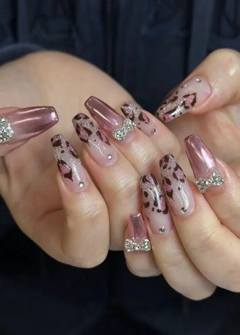 ネイル キラキラネイル 韓国ネイル マグネットネイル 持ち込み ワンホンネイル ハンドネイル ハンドケア Luna nail_Royalのネイルデザイン