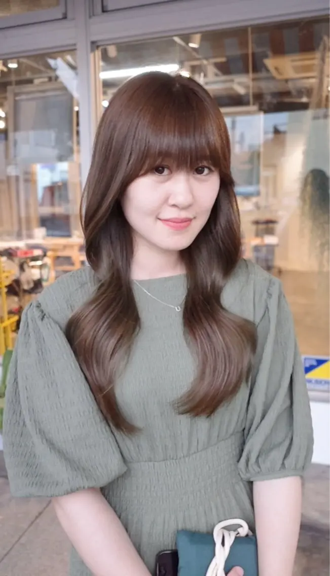 ロング カラー ベージュカラー ブリーチ ダブルカラー ブリーチなしカラー オリーブベージュ ヘアカラー トリートメント 安藤 結花のヘアスタイル