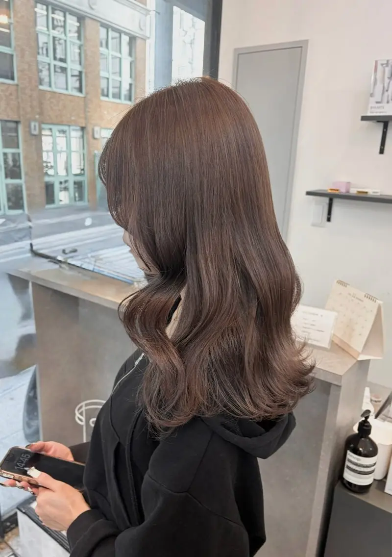 セミロング カラー ブリーチ グレージュ ブリーチなしカラー ヘアカラー ayana/赤み消し オリーブベージュのヘアスタイル