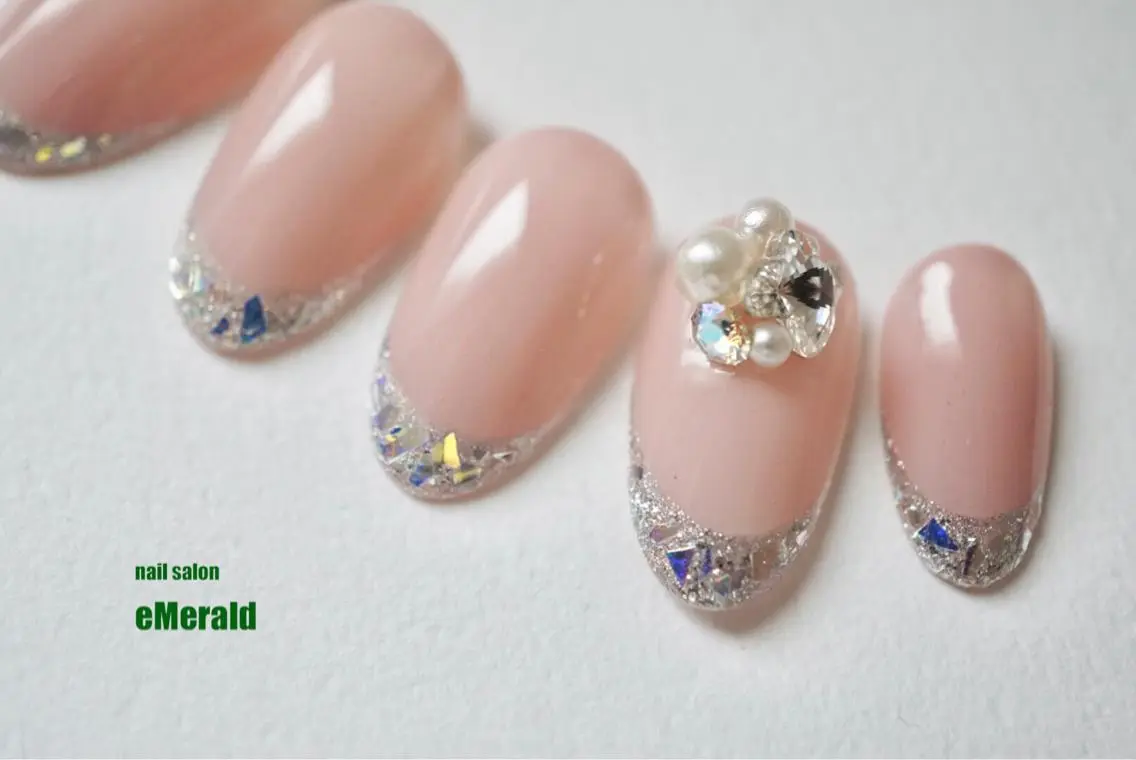 ネイル フレンチネイル ガラスフレンチ nailsalon eMeraldのネイルデザイン