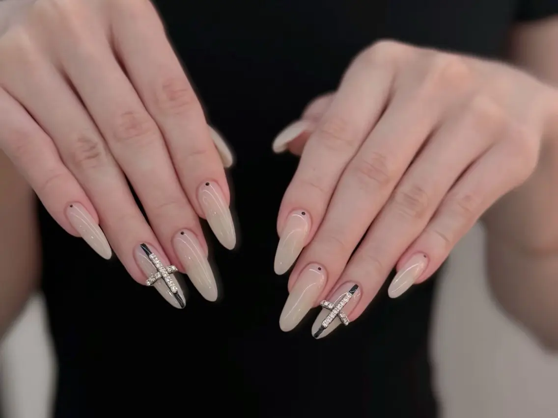 メンズ ネイル メンズ韓国風 オーロラネイル チークネイル 長さ出し フレンチネイル ハンドネイル ハンドケア NEW NAIL 池袋🔥🧲のネイルデザイン
