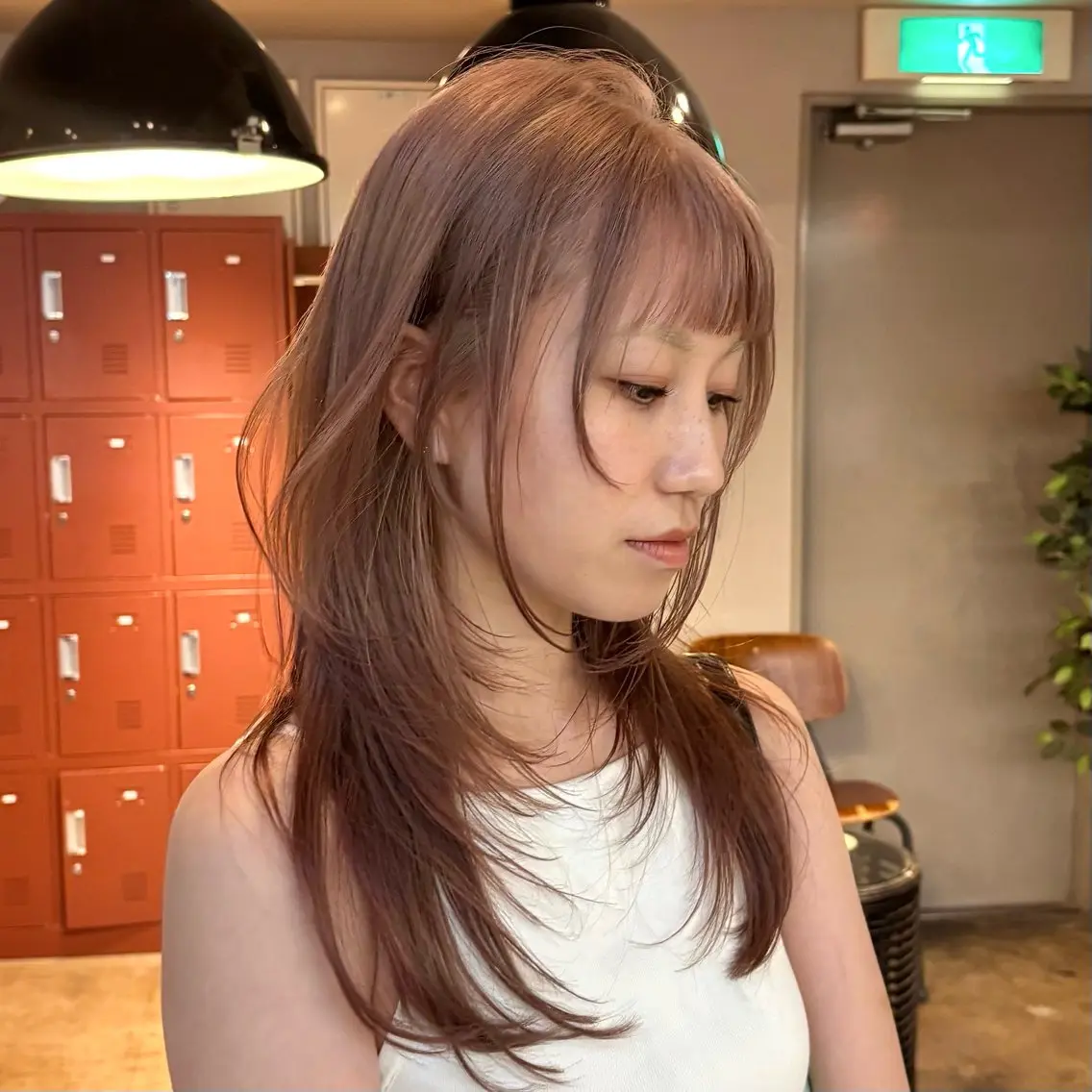 セミロング カラー ベージュカラー ピンクカラー ピンクベージュ ヘアカラー 複雑履歴/ レイヤー/ハッシュのヘアスタイル