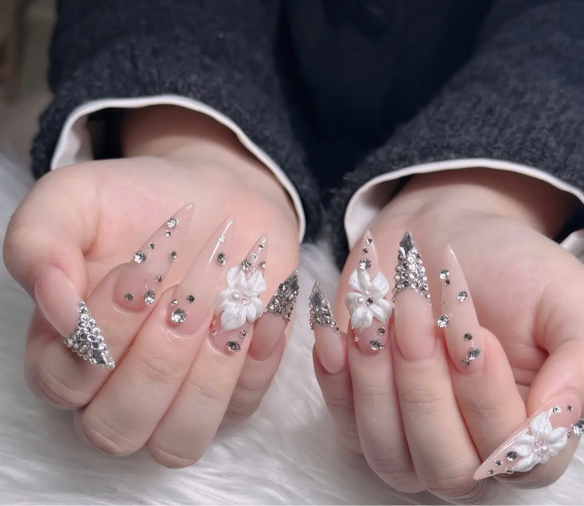ネイル フレンチネイル ジェルネイル ガラスフレンチ ハロウィン ハート ハンドネイル H.baby Nail Salonのネイルデザイン