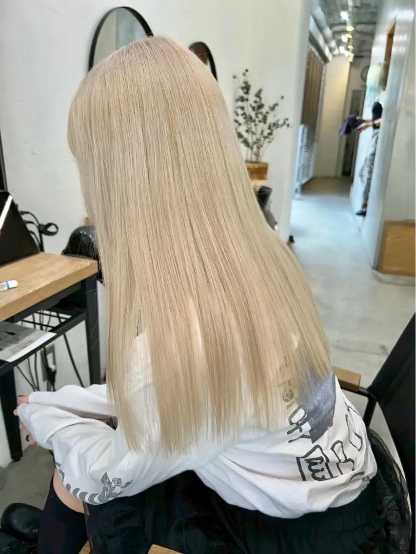 【ハイトーン】トリプルカラー＋カラー＋うる艶トリートメント/ブリーチ2回のメニューとなります。の写真