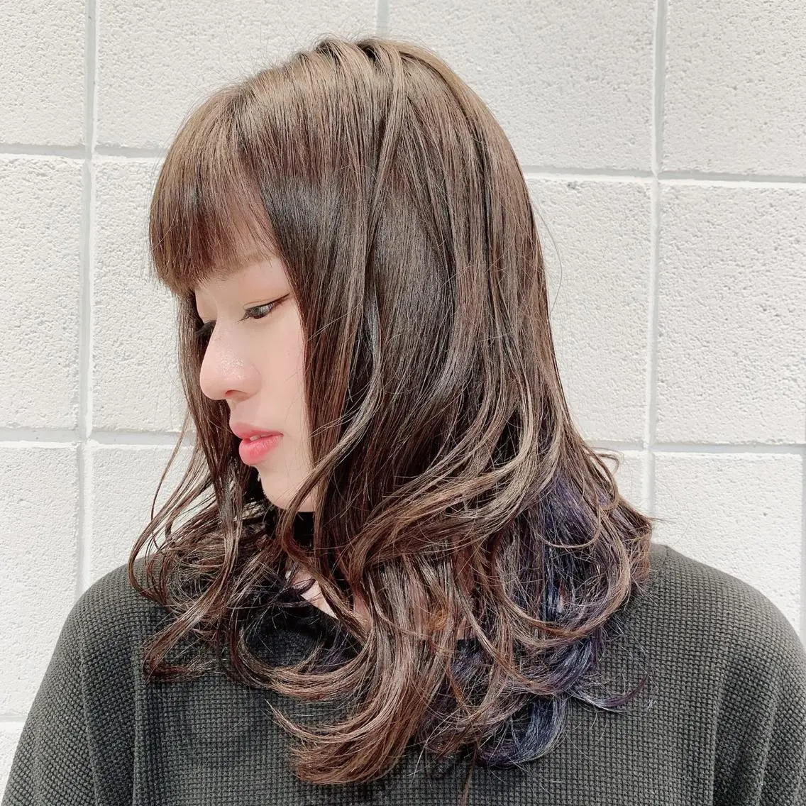 ロング カラー ブルーカラー インナーカラー 透明感／艶髪カラー 堀江｜momonaのヘアスタイル
