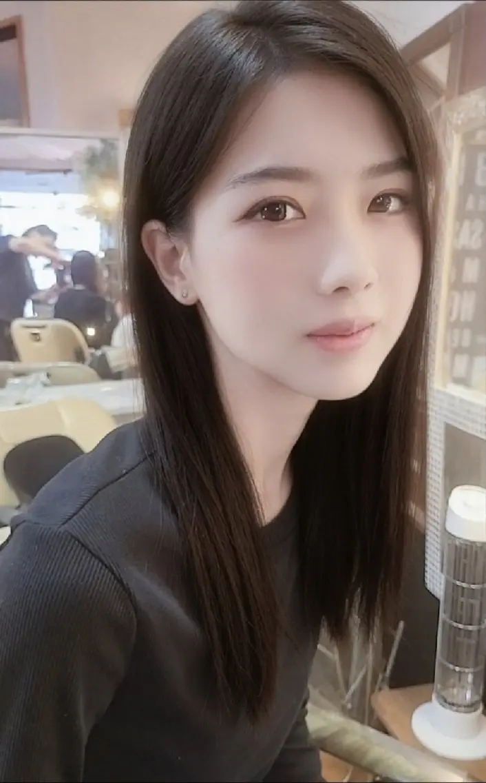 ミディアム カット ヘアカラー トリートメント 足利市・原宿・表参道 シニストラのヘアスタイル