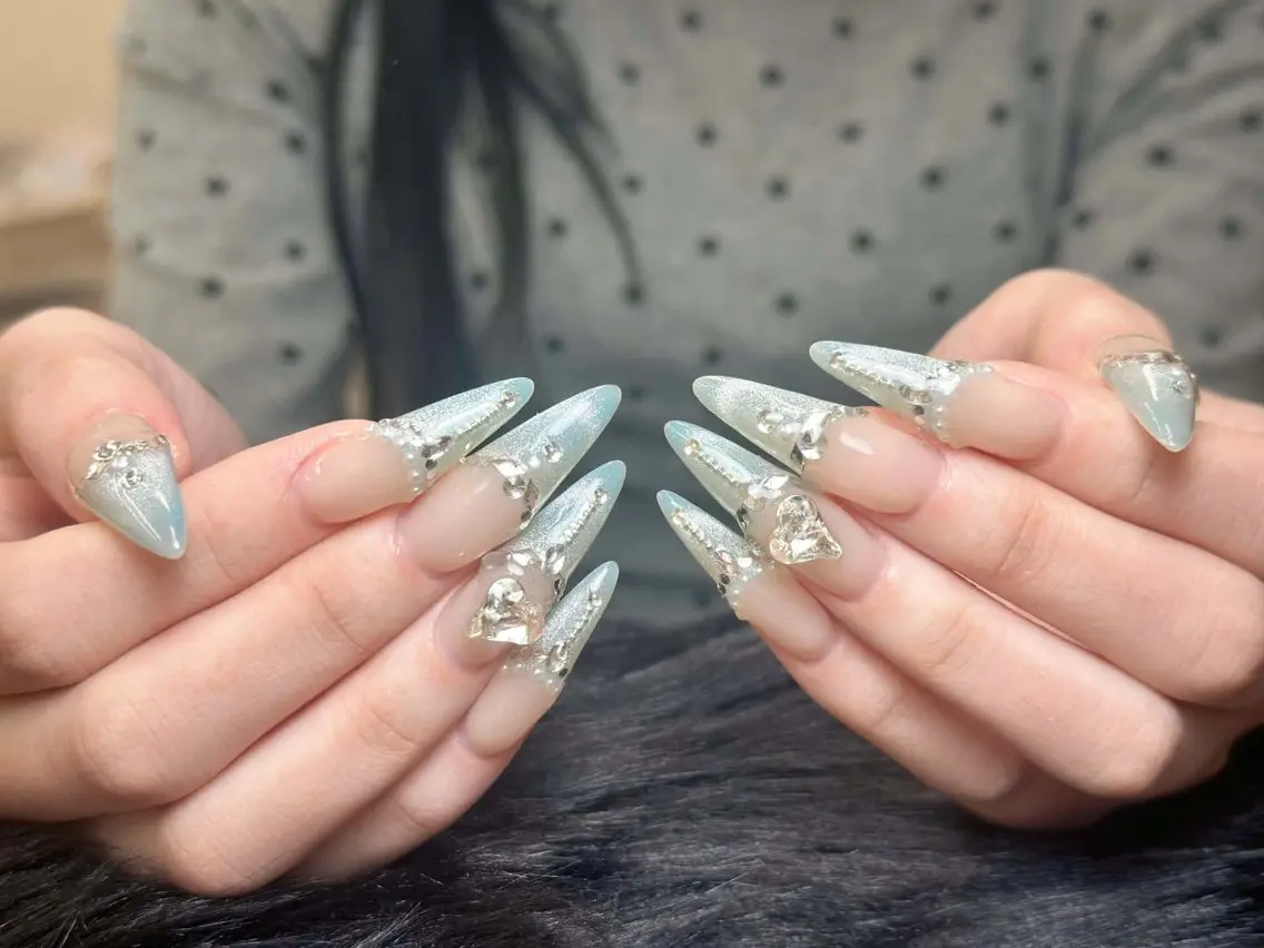ネイル チークネイル ドット フレンチネイル グラデーション 韓国ネイル ハンドネイル Lisa Nail Salonのネイルデザイン