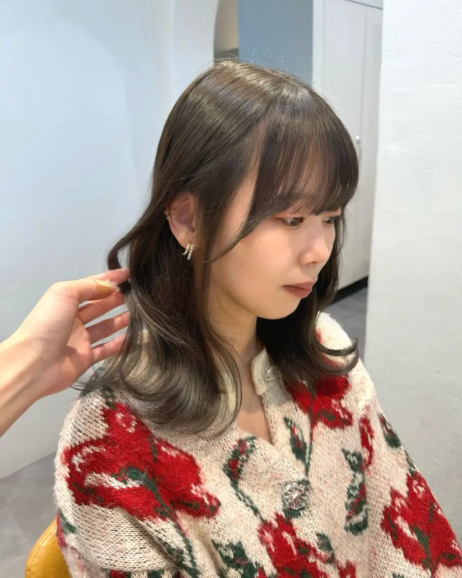 ミディアム カラー 透明感カラー グレージュ オリーブグレージュ オリーブグレー ayaka♡ 柔らかカラーのヘアスタイル