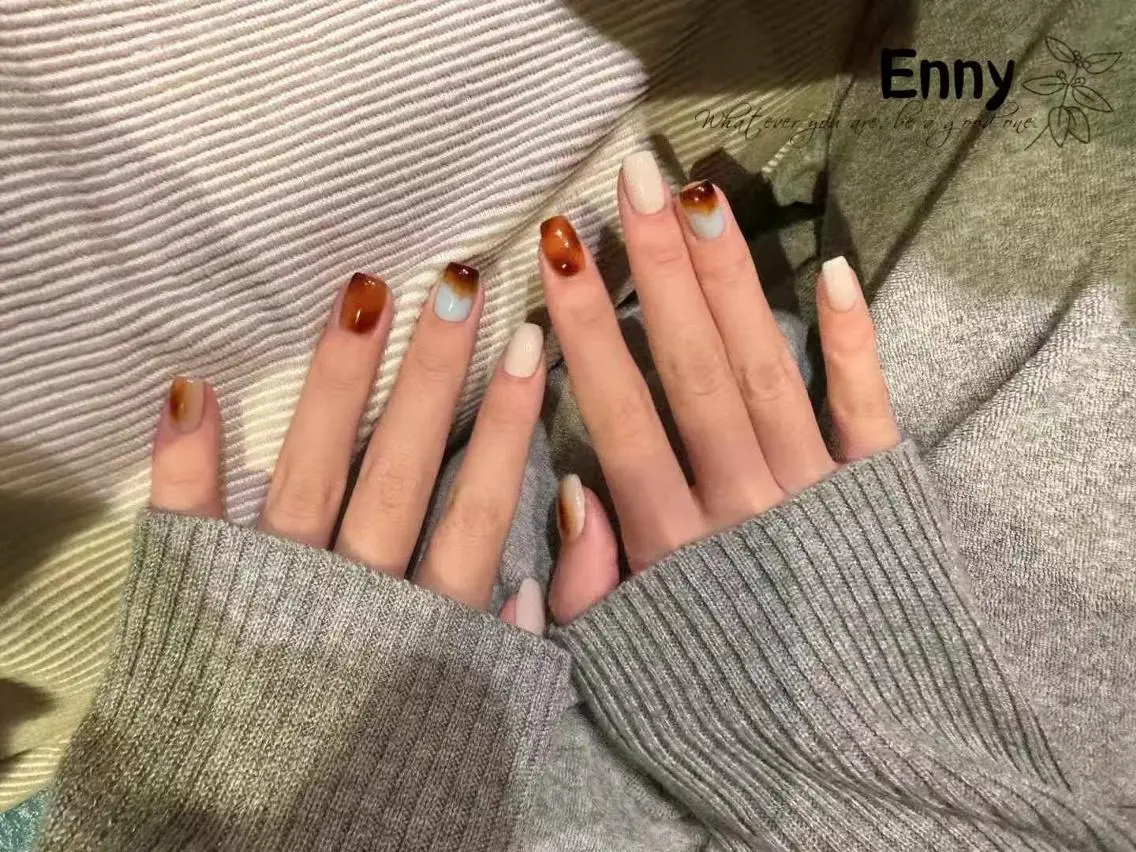 ネイル チークネイル 長さ出し フラッシュネイル フットネイル フレンチネイル Nailsalon Ennyのネイルデザイン