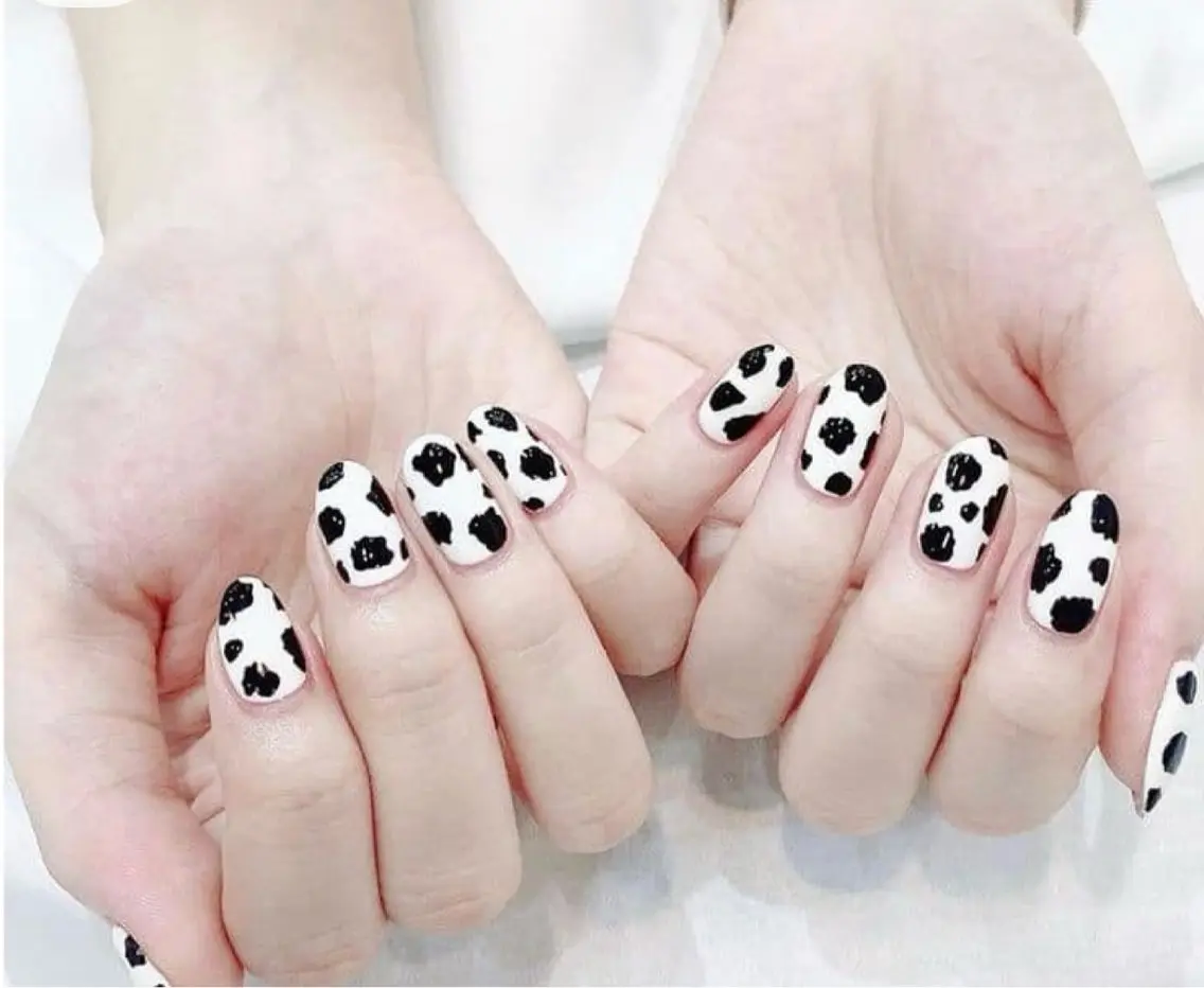 ネイル チークネイル フットネイル グラデーション 韓国ネイル 持ち込み ハンドネイル フットネイル ハンドケア YURI Nail NARITAのネイルデザイン