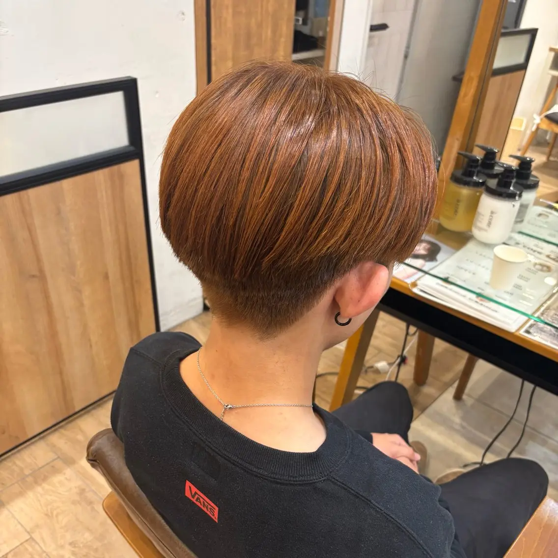 カラー メンズ センターパート 刈り上げ ブラウンカラー オレンジ オレンジブラウン 新原 陽那のヘアスタイル