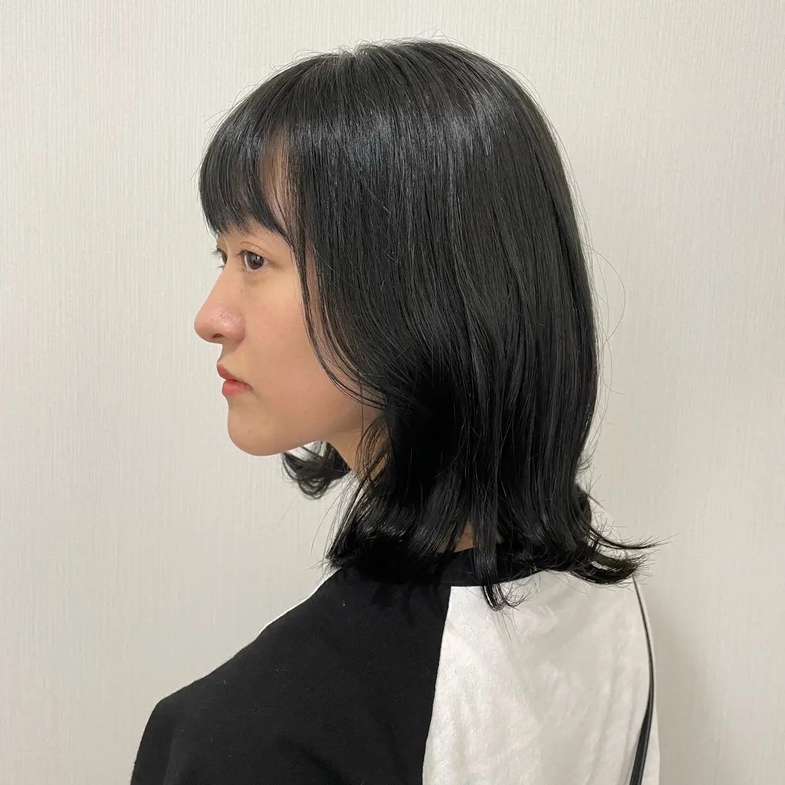 ミディアム カラー 黒髪 透明感カラー 神田 淳美のヘアスタイル