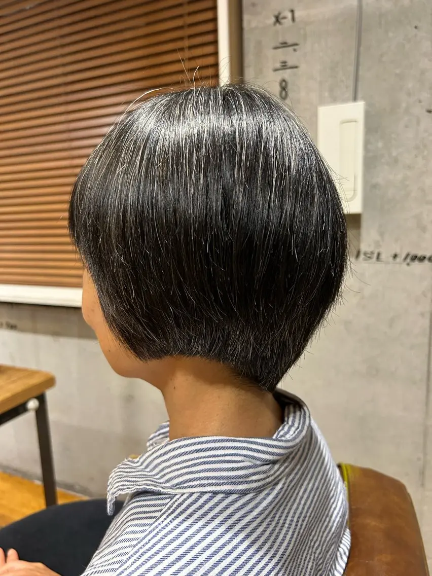 ショート カット 🌊インナーカラー 🐬櫻井海星のヘアスタイル