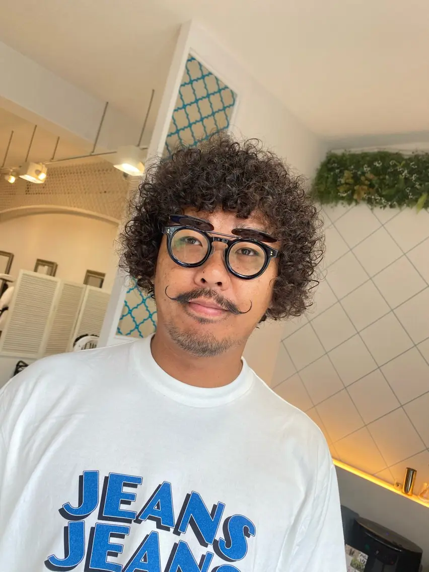ミディアム パーマ メンズ カット パーマ 饒平名 知也のヘアスタイル