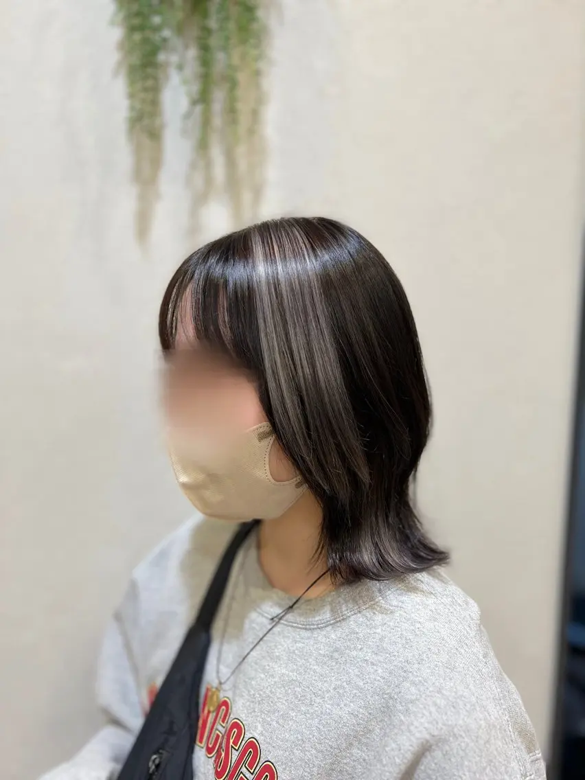 ミディアム カラー ブリーチ 透明感カラー カット ヘアカラー トリートメント 山口 玖瑠美のヘアスタイル