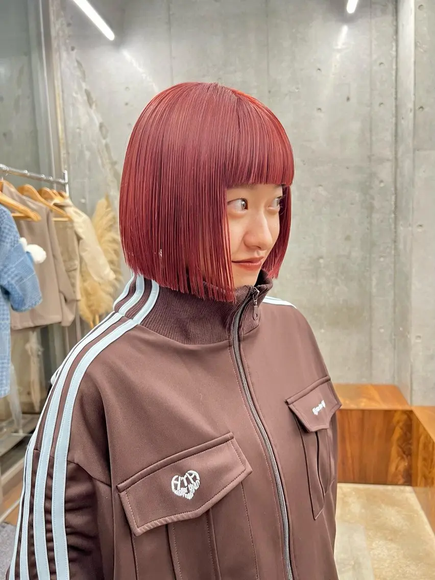 ショート カラー ブリーチ レッドカラー ボブ 長田 すみれ子のヘアスタイル