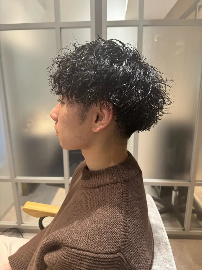パーマ メンズ センターパート マッシュ メンズパーマ メンズショート ツイストスパイラルパーマ カット パーマ ⭕️メンズパーマ⭕️ 山口 裕太郎のヘアスタイル