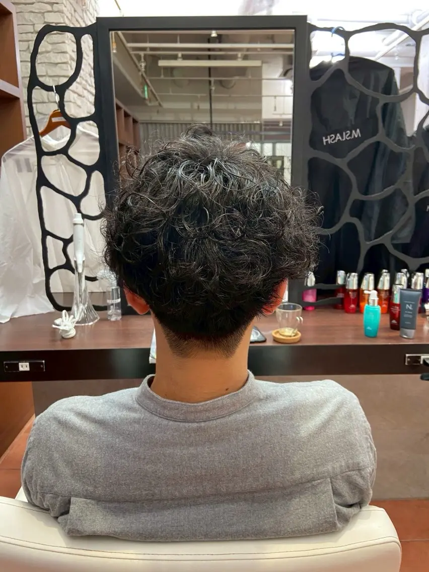 ショート パーマ メンズ 艶髪🪄透明感カラー 井戸大喜のヘアスタイル
