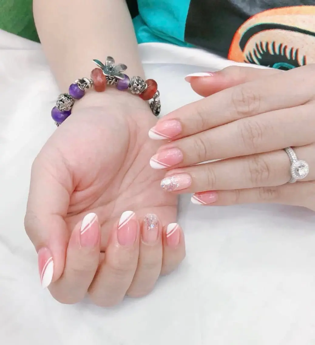 ネイル 長さ出し フレンチネイル ジェルネイル ガラスフレンチ 韓国ネイル ハンドネイル Minette nailHuongのネイルデザイン