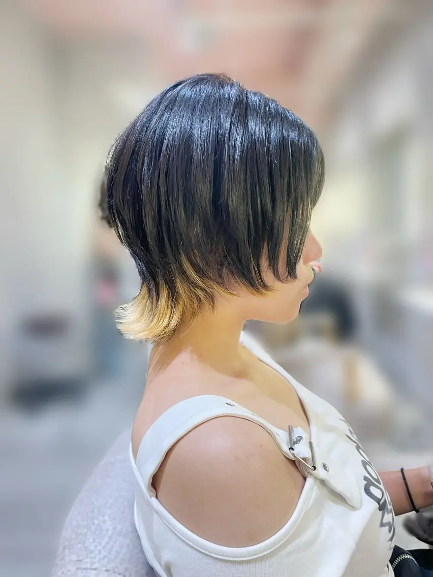 ショート ショートヘア ウルフカット カット トリートメント 髪質改善／ハイトーン カラー AYAKAのヘアスタイル