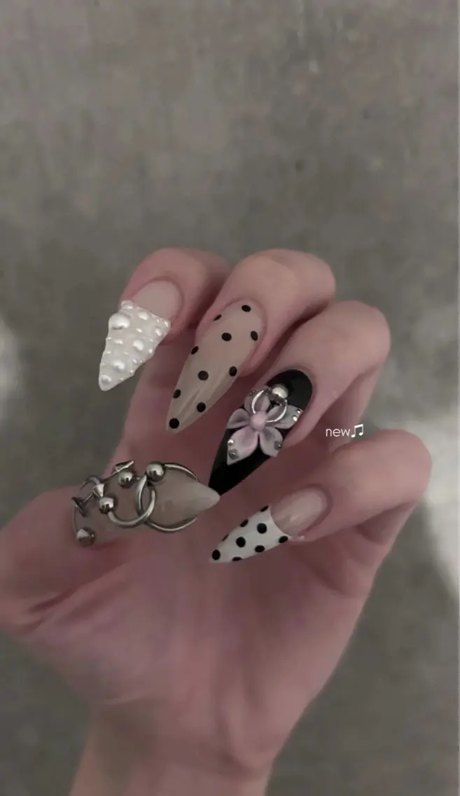 ネイル 長さ出し キラキラネイル 韓国ネイル ロングネイル ワンホンネイル ハンドネイル Josie nail salonのネイルデザイン