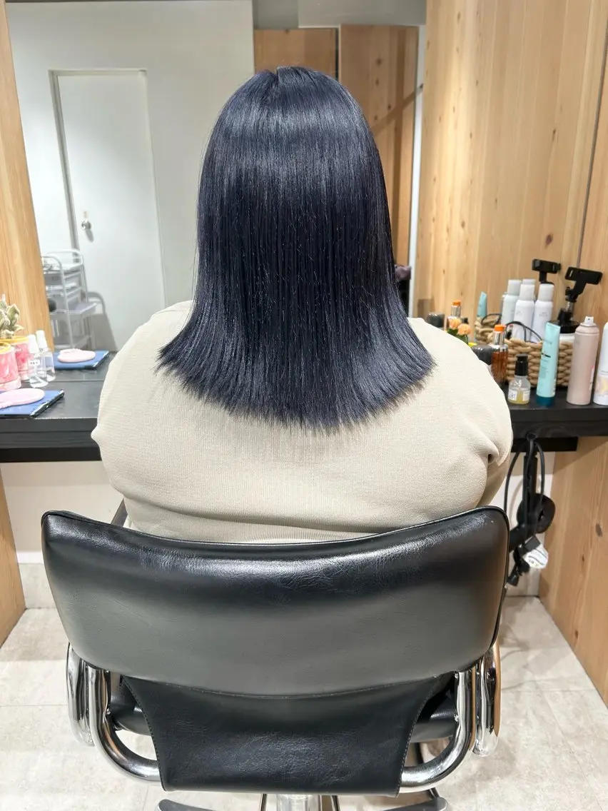 セミロング カラー ブリーチ ネイビーカラー カット ヘアカラー トリートメント ヘッドスパ スキバサミを使わない カット🌼唯🌼のヘアスタイル