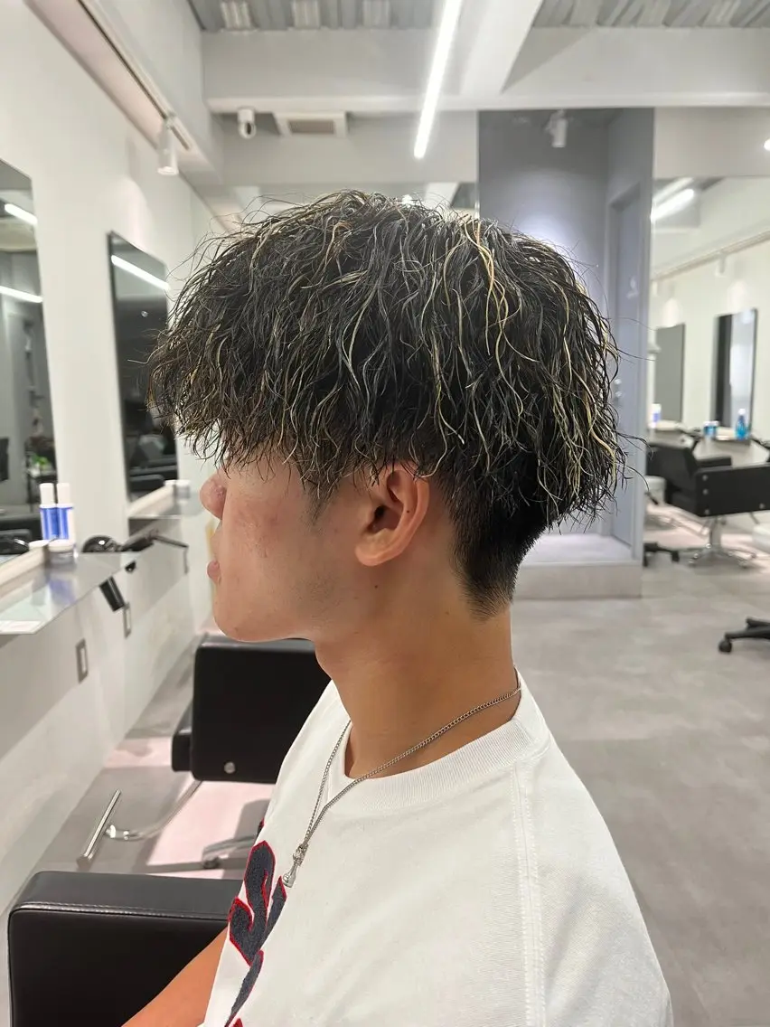 メンズカット＋パーマ＋立体感ハイライト（フルデザイン・イメチェン）の写真