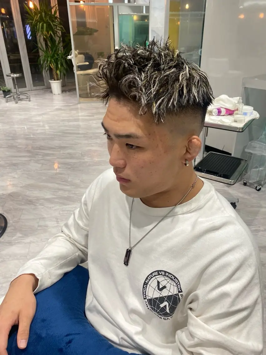《🔥HAYATO指名限定🔥》カット+ケアハイライトブリーチ+ケアカラー+マイクロバブルの写真
