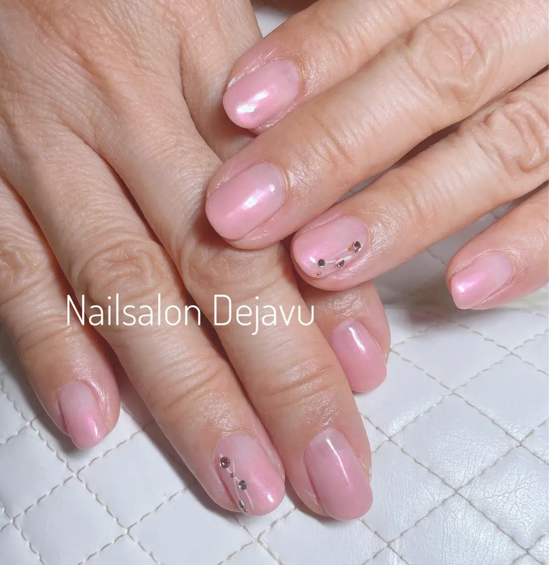 ネイル アートネイル オーロラネイル ジェルネイル グラデーション ピンク Nail salon Dejavu 🌿のネイルデザイン