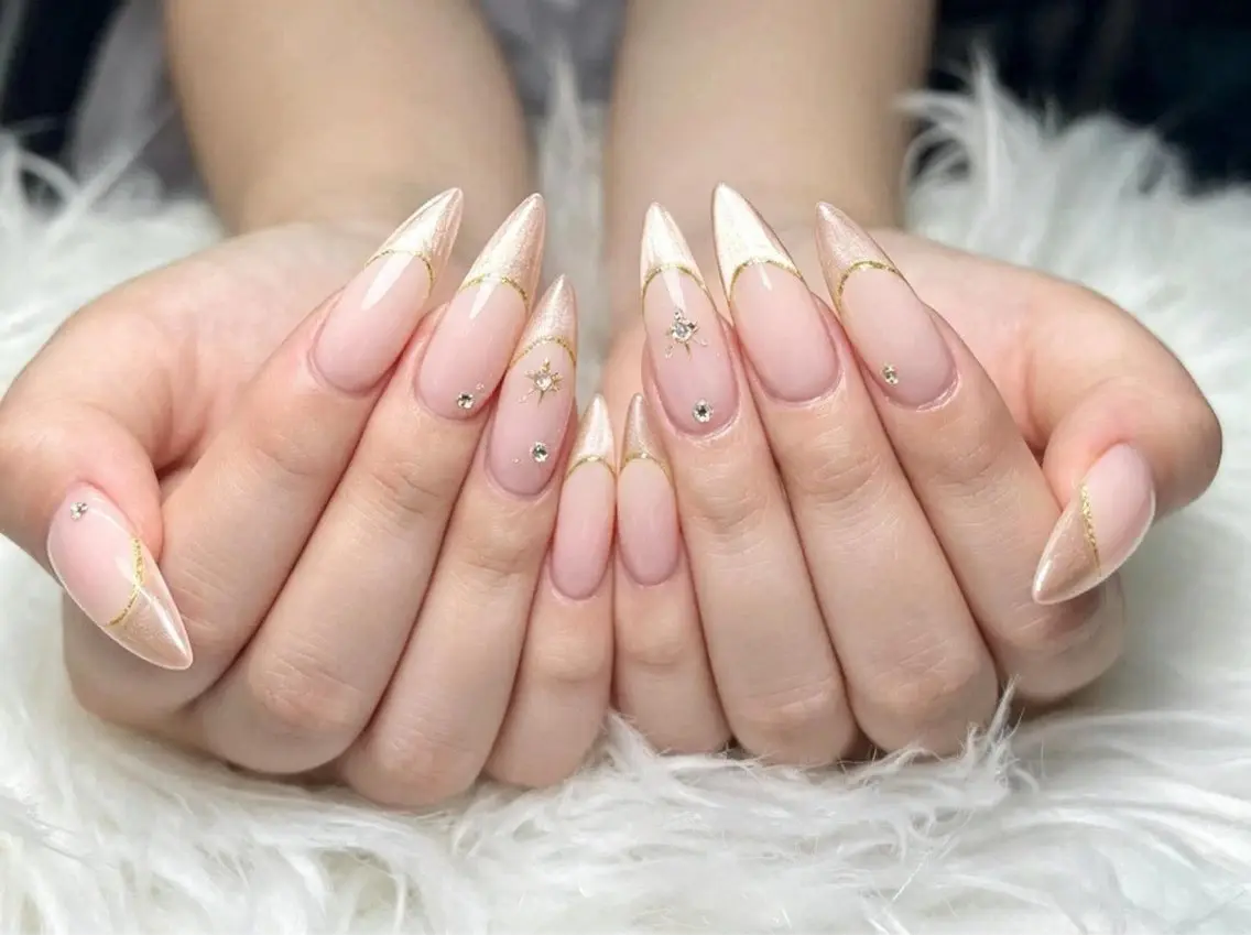 ネイル ジェルネイル キラキラネイル 韓国ネイル 持ち込み ニュアンスネイル RUNA Nemnailのネイルデザイン