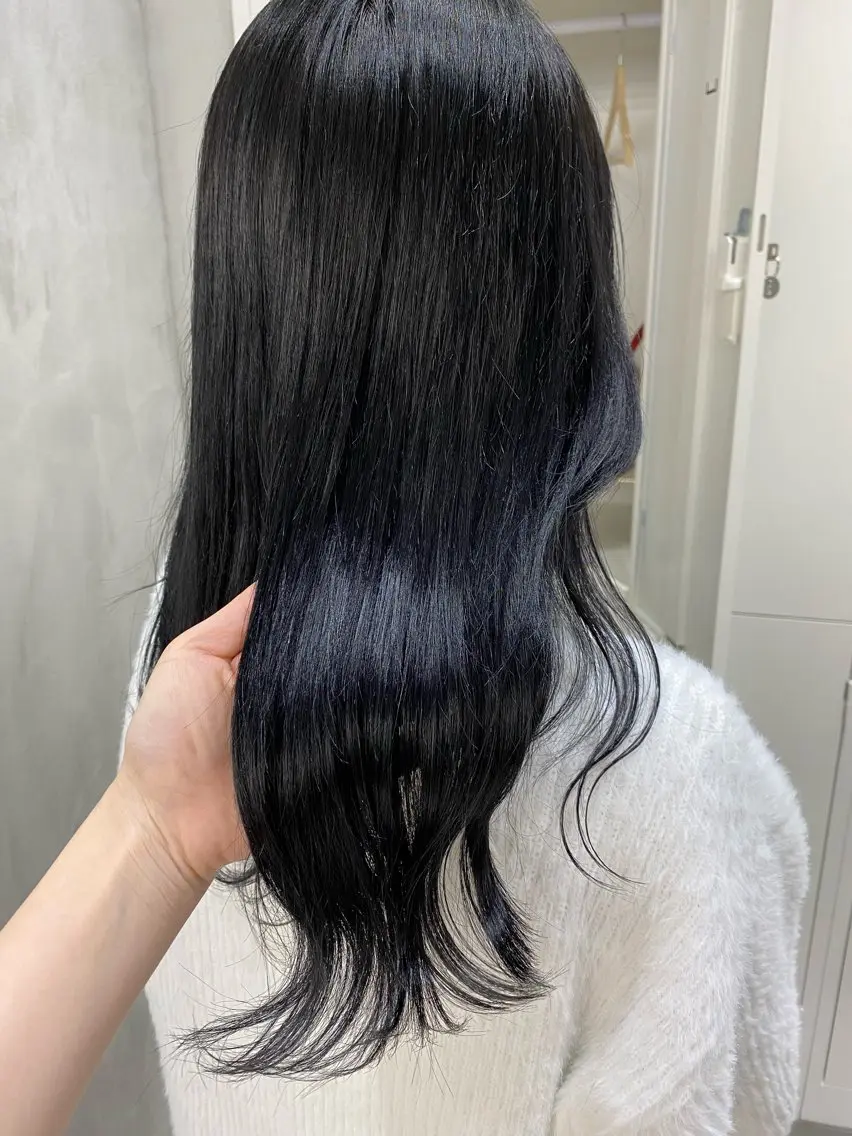 ロング カラー 黒髪 ブルーカラー ブルーブラック ヘアカラー AKANE 【zina新宿】のヘアスタイル