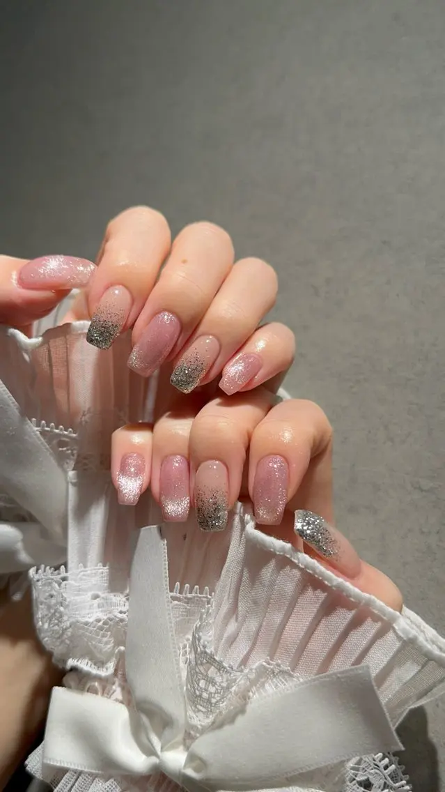 ネイル I-nailロング /ワンホン/キラキラのネイルデザイン