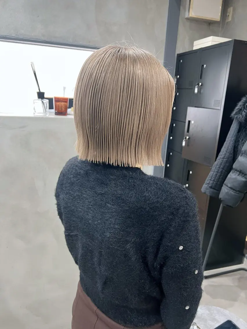 ショート カット ヘアカラー YUI ハイトーンカラーのヘアスタイル