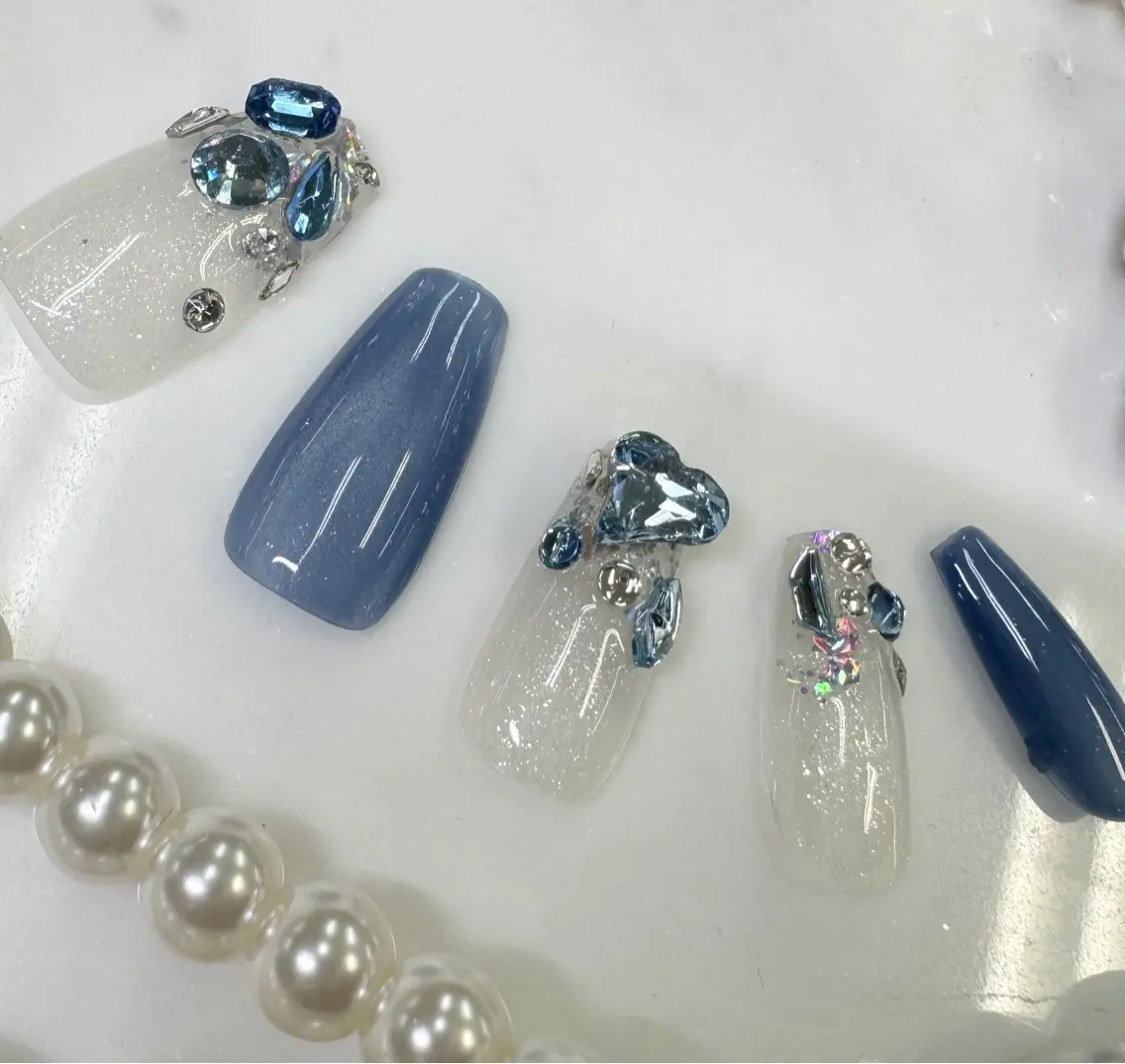 ネイル フレンチネイル ジェルネイル ガラスフレンチ マグネットネイル パラジェル Queeens nailのネイルデザイン