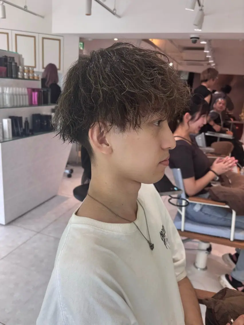 カラー メンズ メンズハイライト メンズパーマ ハイライトカラー カット ヘアカラー メンズカット／パーマ ／ハイトーン／理奈のヘアスタイル