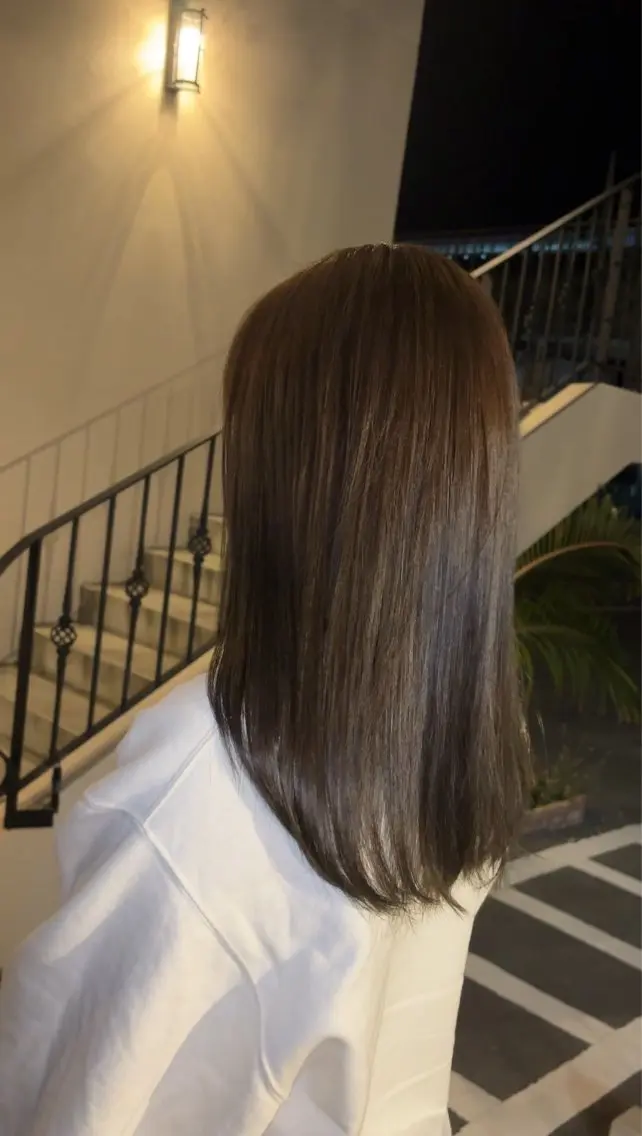 セミロング カラー 透明感カラー 伊波 さやかのヘアスタイル
