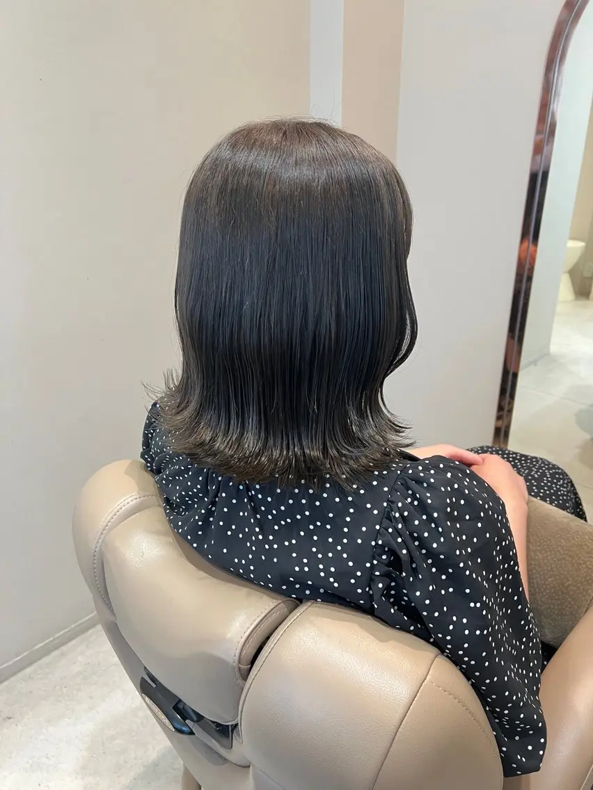 セミロング カラー ベージュカラー オリーブベージュ ヘアカラー トリートメント THINK SHOP sakiのヘアスタイル