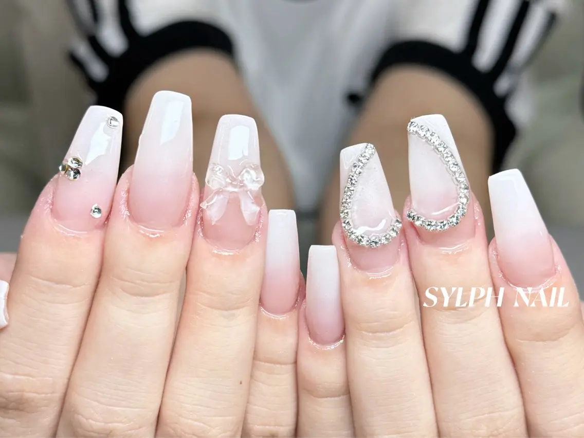 ネイル オーロラネイル 長さ出し フレンチネイル ジェルネイル ガラスフレンチ ハンドネイル Rela・S NAILのネイルデザイン