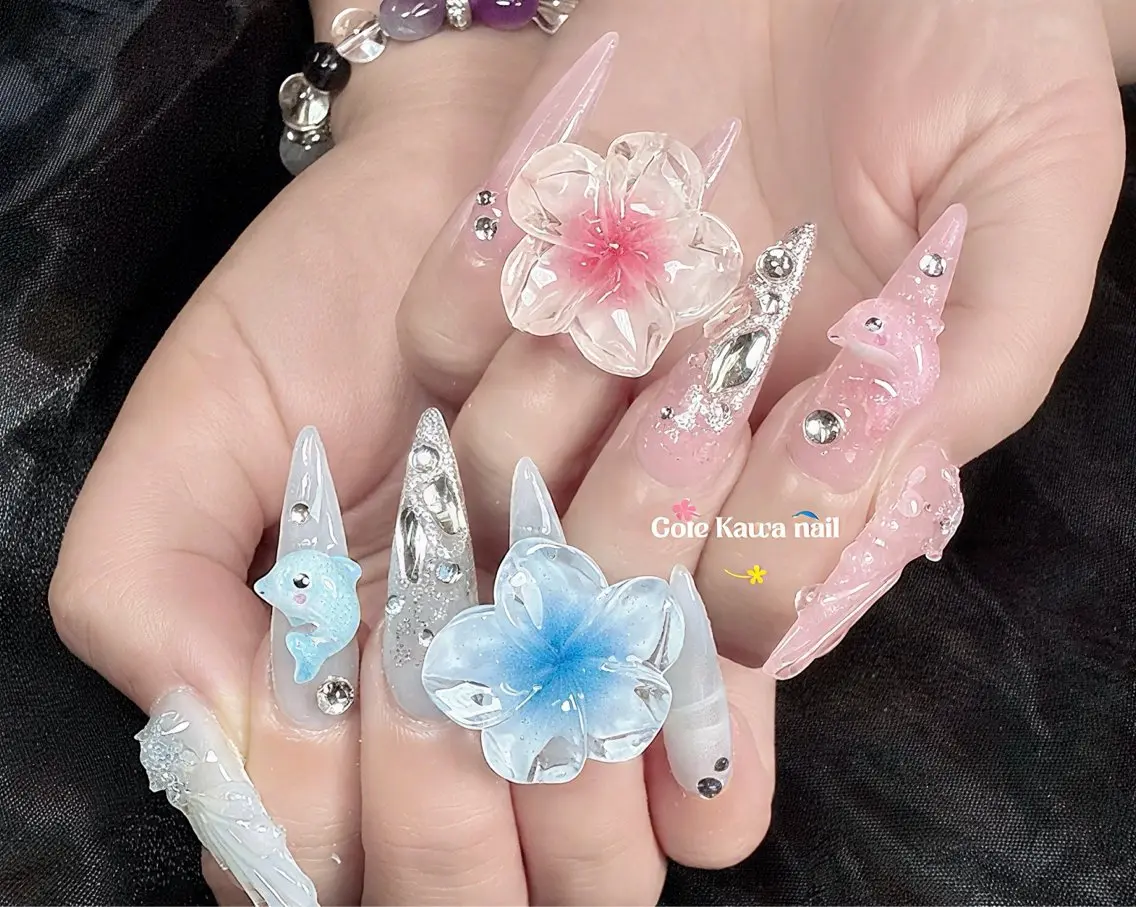ネイル フラッシュネイル フラワーネイル キラキラネイル 持ち込み 夏ネイル ハンドネイル ハンドケア Gote Kawa nail salonのネイルデザイン