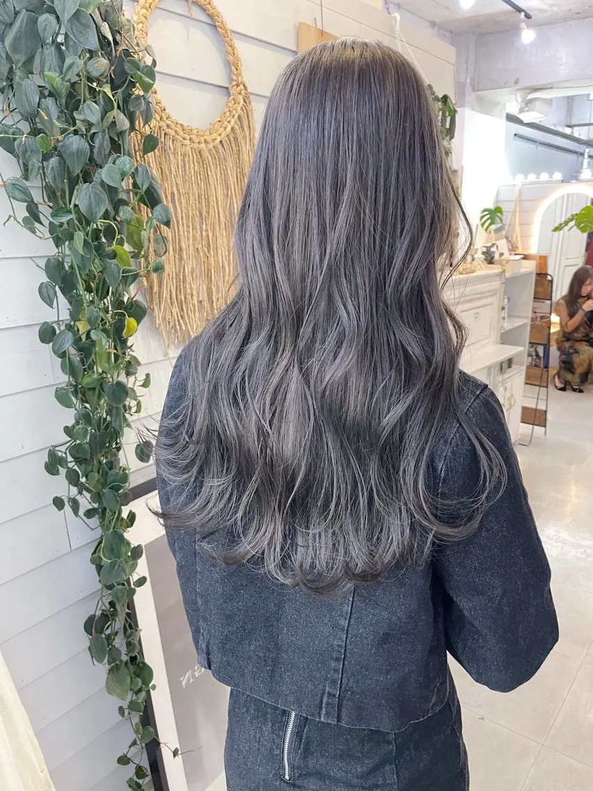 ロング カラー ブリーチ ダブルカラー グレージュ ブリーチなしカラー ヘアカラー トリートメント AiM 大名　似合わせカットのヘアスタイル