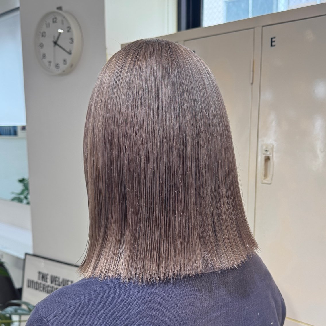 カラー ヘアカラー トリートメント 艶髪ハイトーン× ボブ🥣アイネのヘアスタイル